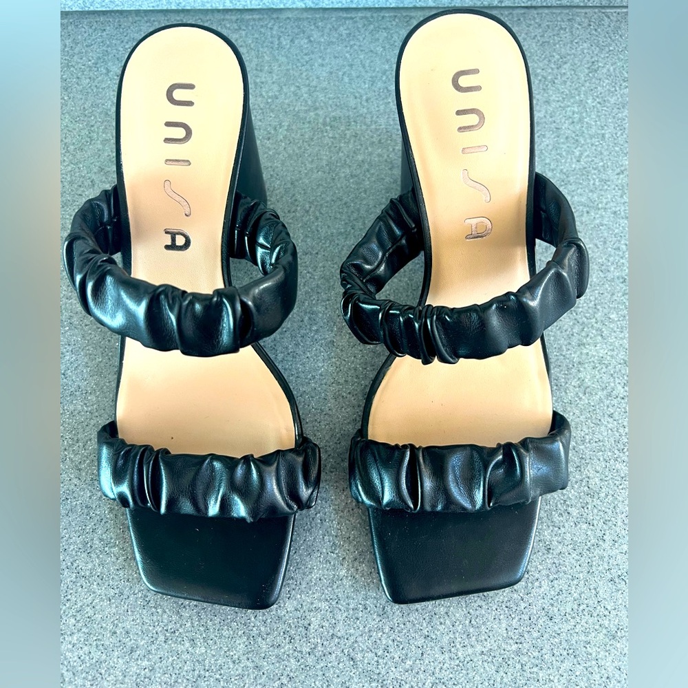 MINT Like New Black Unisa Mules/Clogs